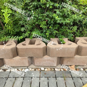 �������u