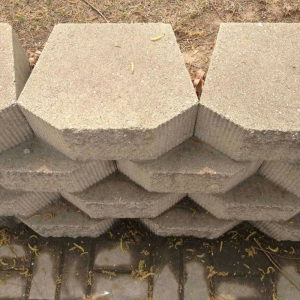 �������u